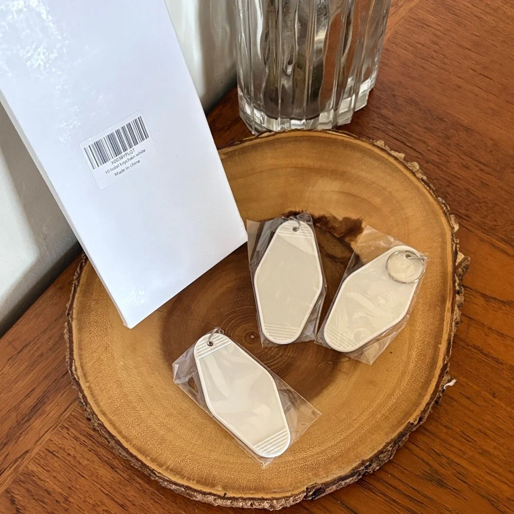 🔹3/$20 NWT Set of Ten blank Hotel Keychains